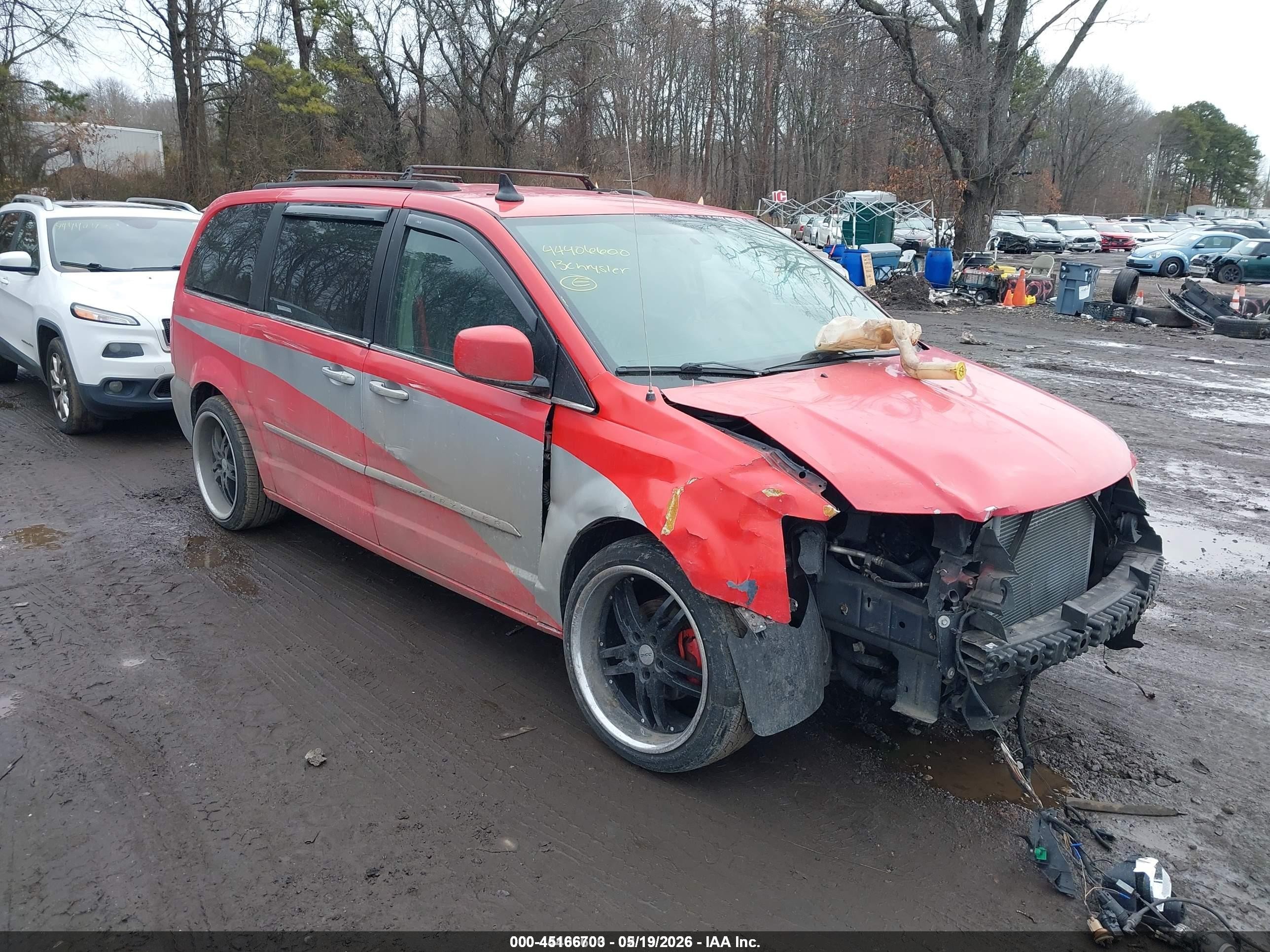 2013 Chrysler Town & Country Touring Red vin: 2C4RC1BG1DR657884