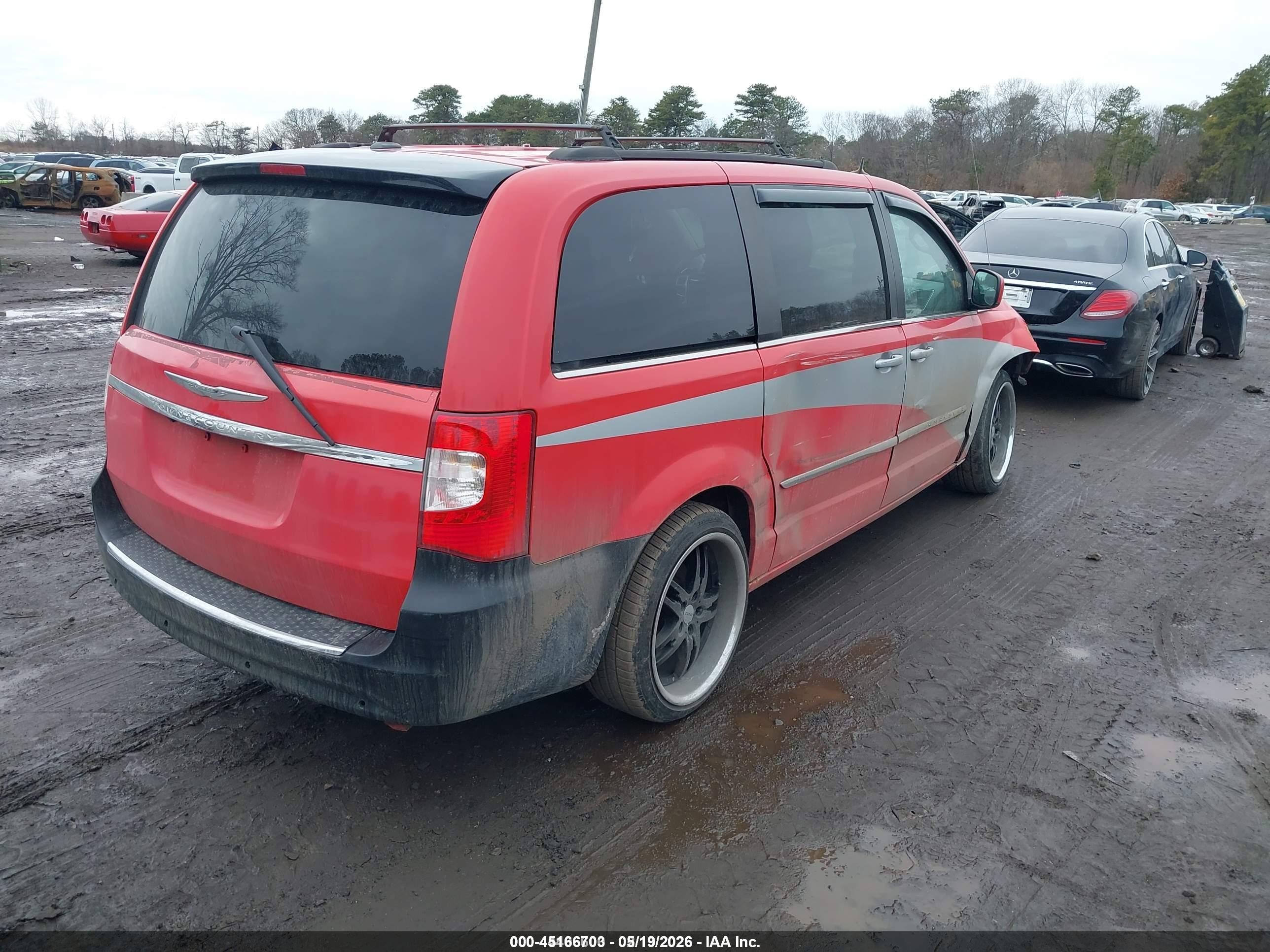 2013 Chrysler Town & Country Touring Red vin: 2C4RC1BG1DR657884