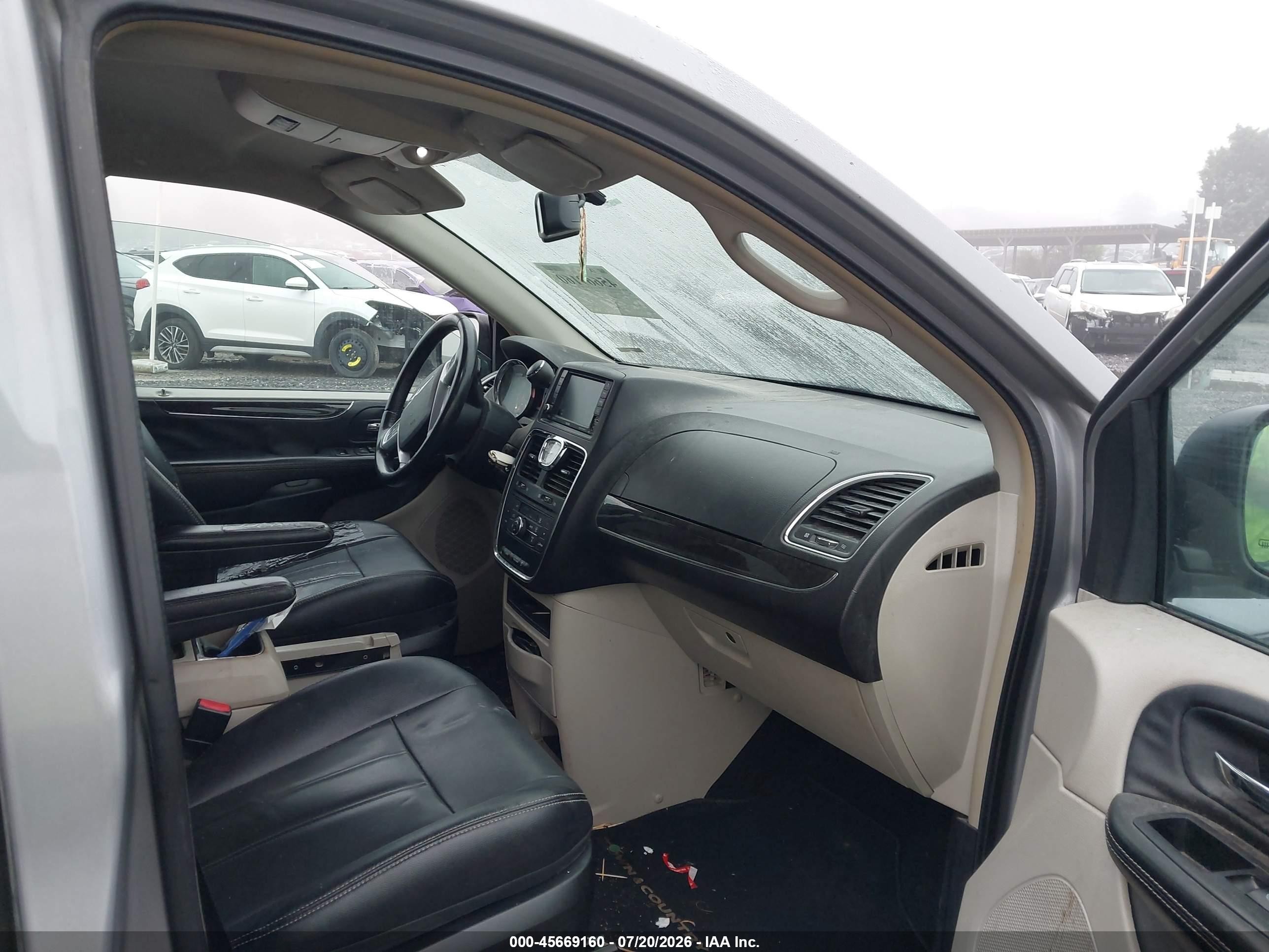 2013 Chrysler Town & Country Touring Silver vin: 2C4RC1BG1DR793562