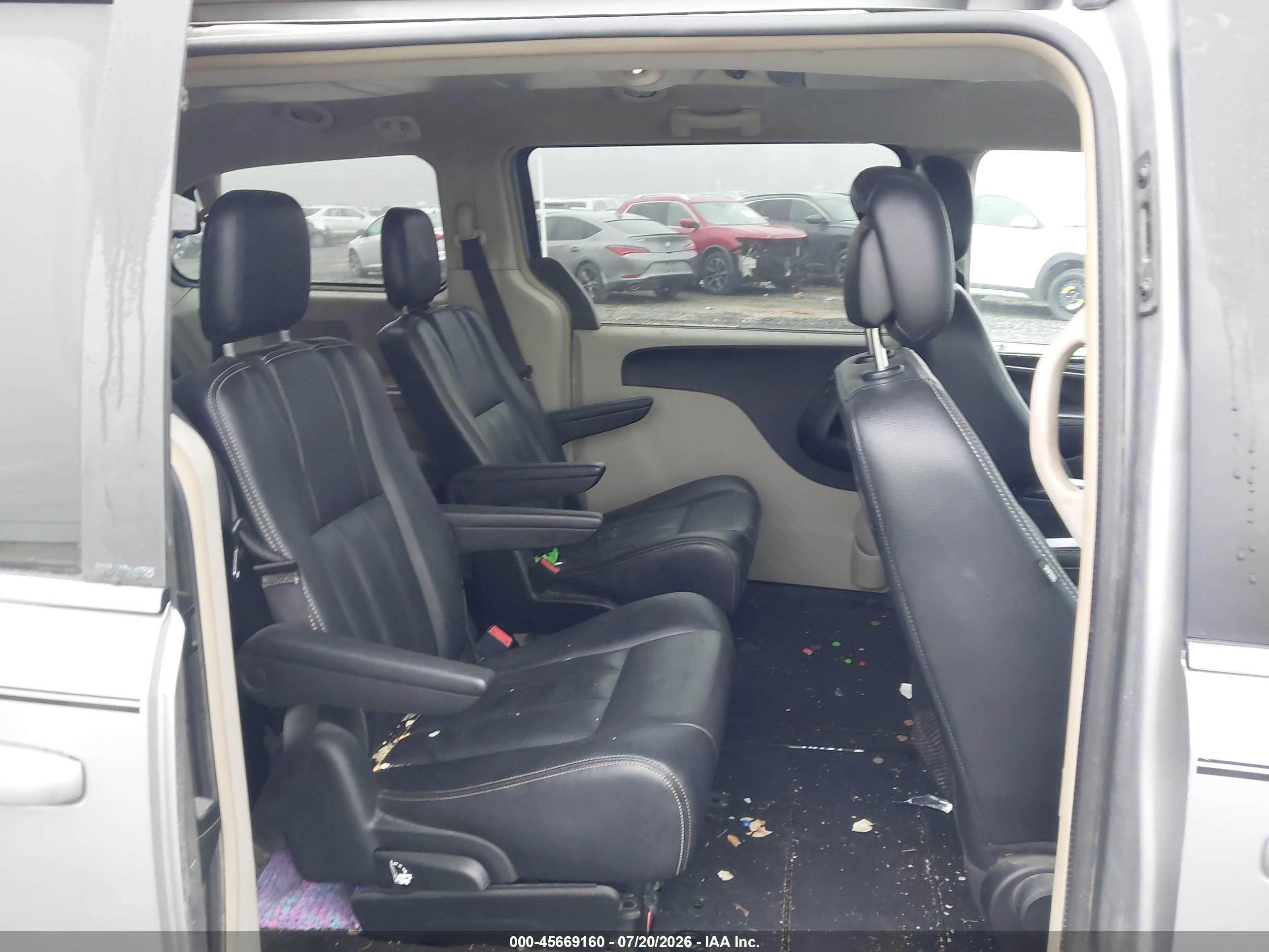 2013 Chrysler Town & Country Touring Silver vin: 2C4RC1BG1DR793562