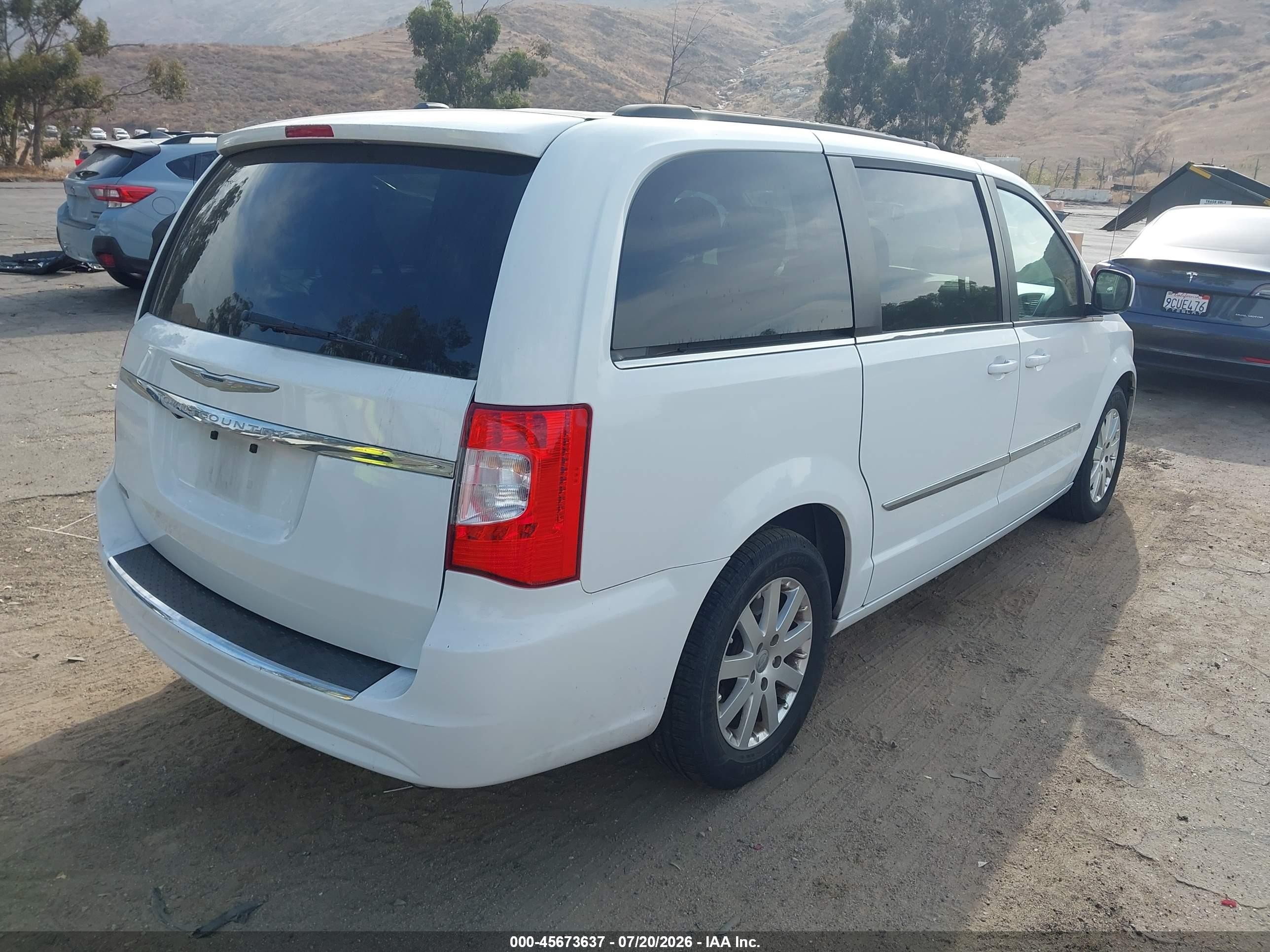 2013 Chrysler Town & Country Touring Белый vin: 2C4RC1BG1DR815365