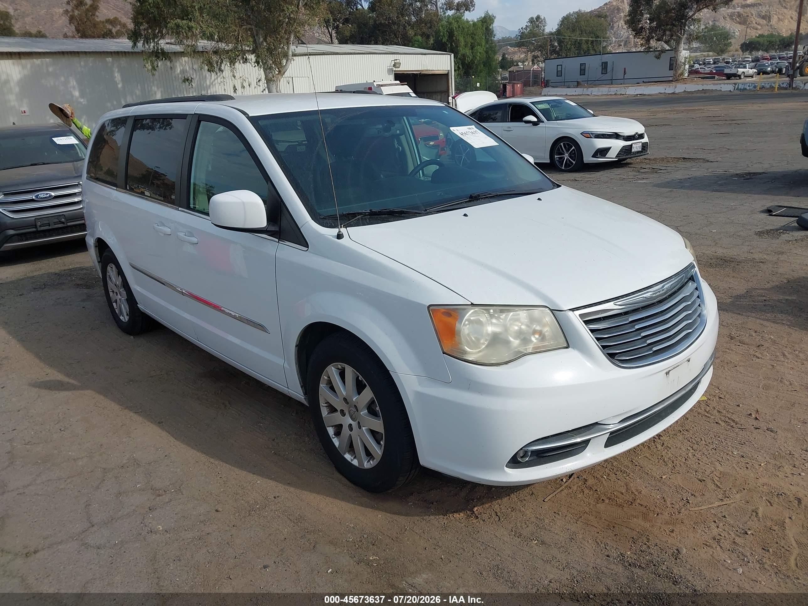 2013 Chrysler Town & Country Touring White vin: 2C4RC1BG1DR815365