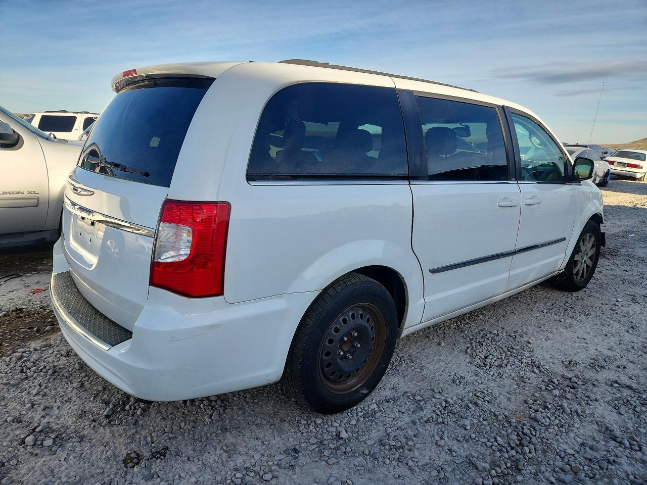 2014 Chrysler Town & Country Touring White vin: 2C4RC1BG1ER132213