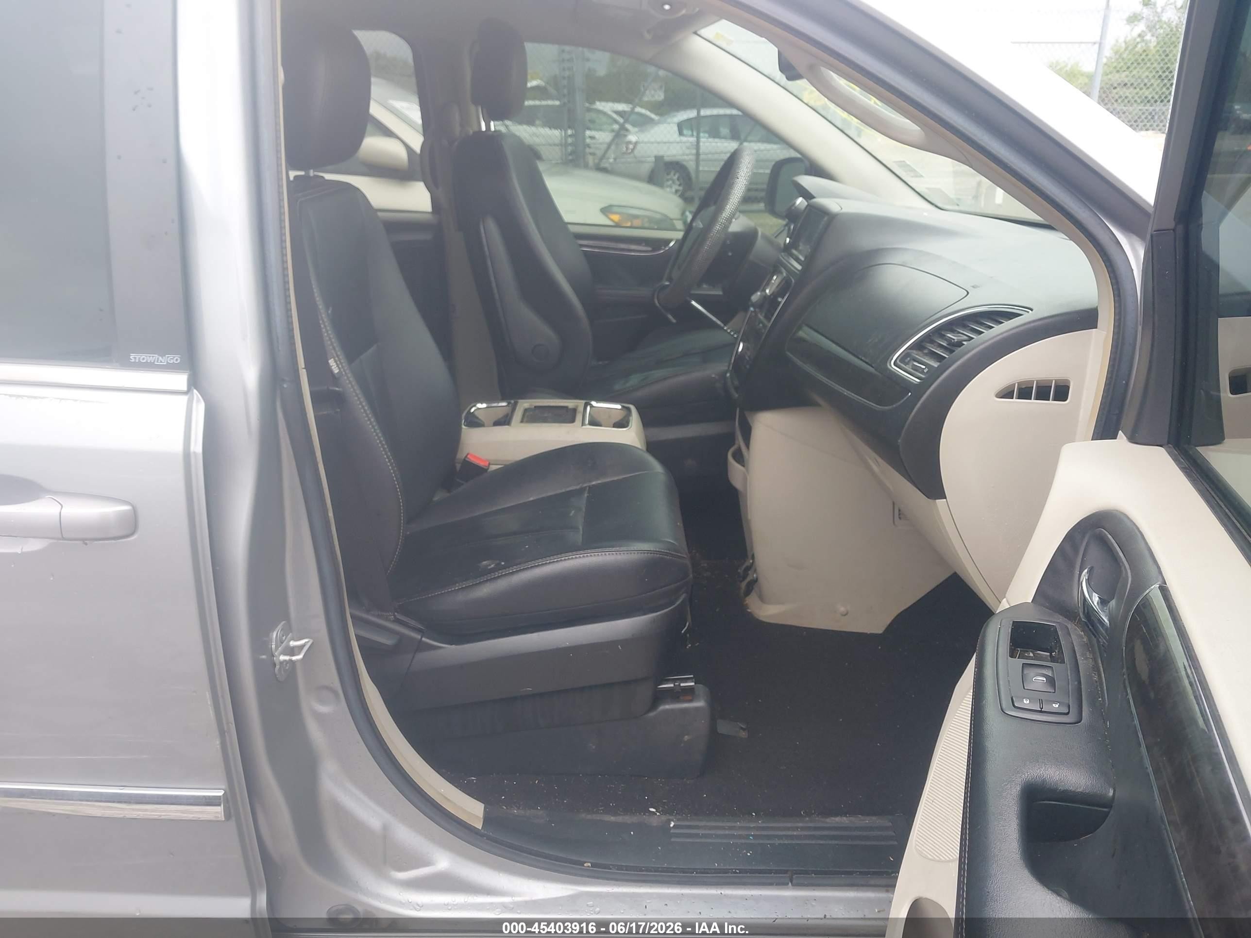 2014 Chrysler Town & Country Touring Silver vin: 2C4RC1BG1ER159153