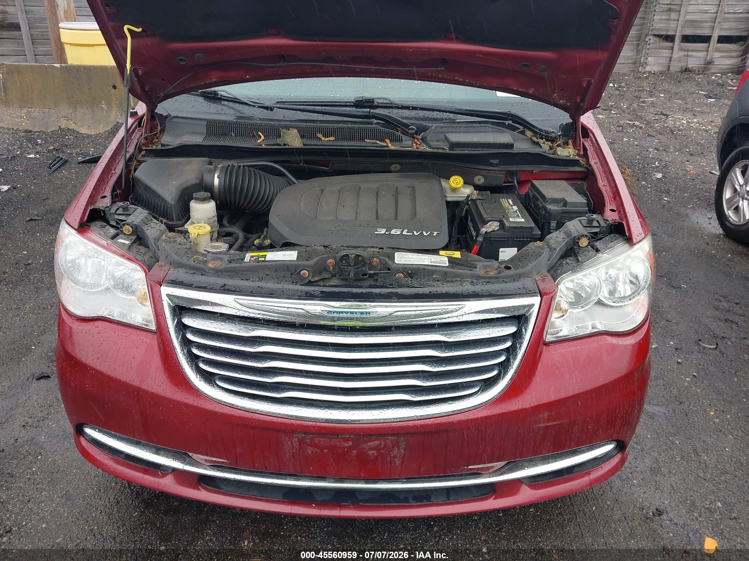 2014 Chrysler Town & Country Touring Red vin: 2C4RC1BG1ER164028