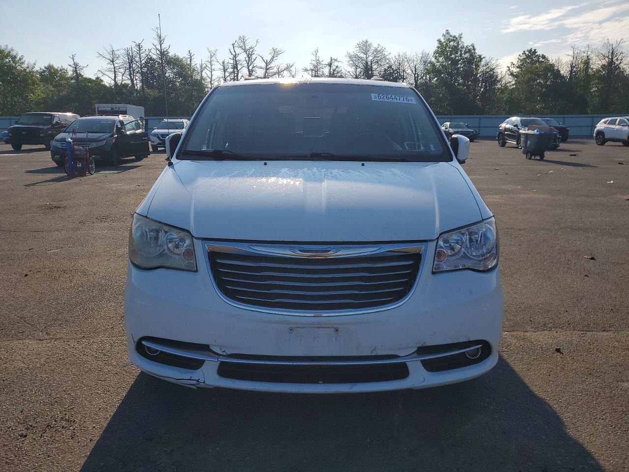 2014 Chrysler Town & Country Touring White vin: 2C4RC1BG1ER195960