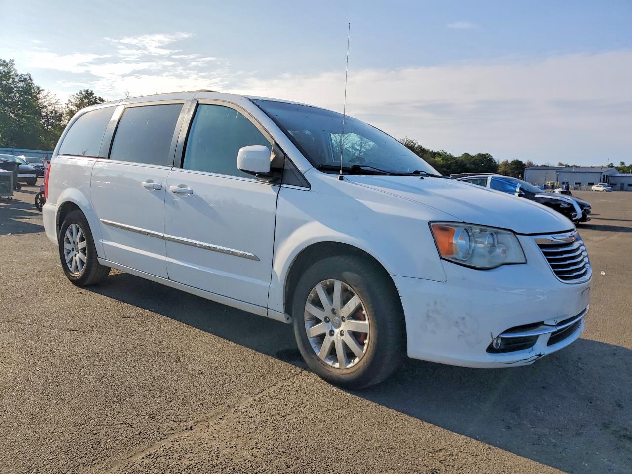 2014 Chrysler Town & Country Touring White vin: 2C4RC1BG1ER195960