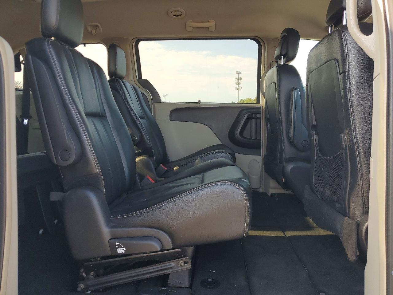 2014 Chrysler Town & Country Touring White vin: 2C4RC1BG1ER195960