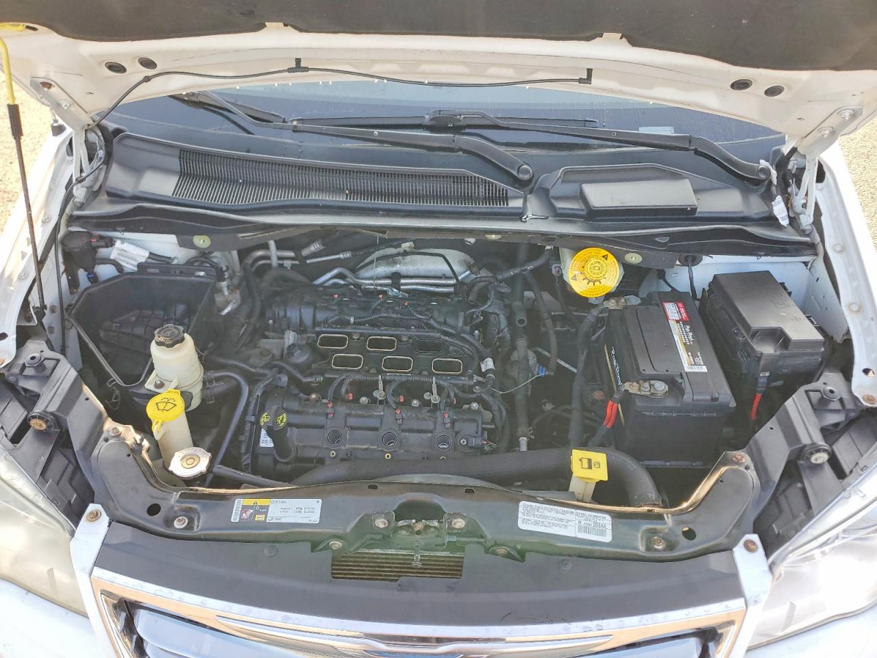 2014 Chrysler Town & Country Touring White vin: 2C4RC1BG1ER195960