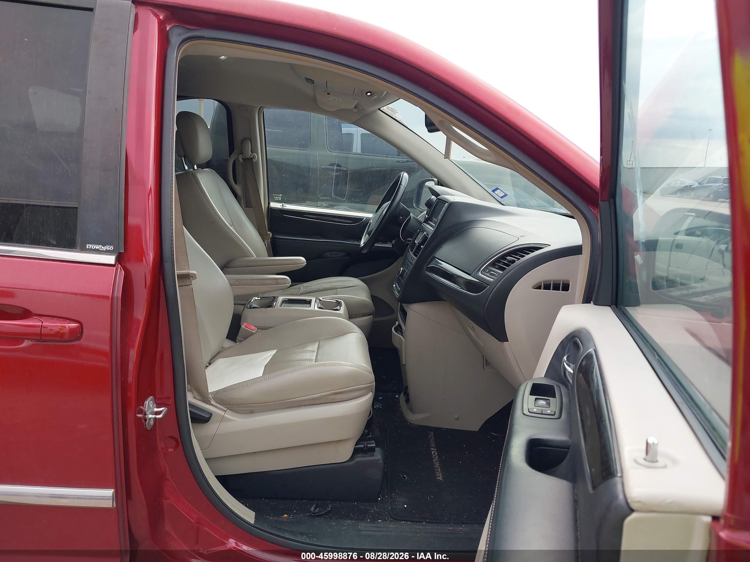 2014 Chrysler Town & Country Touring Red vin: 2C4RC1BG1ER198311