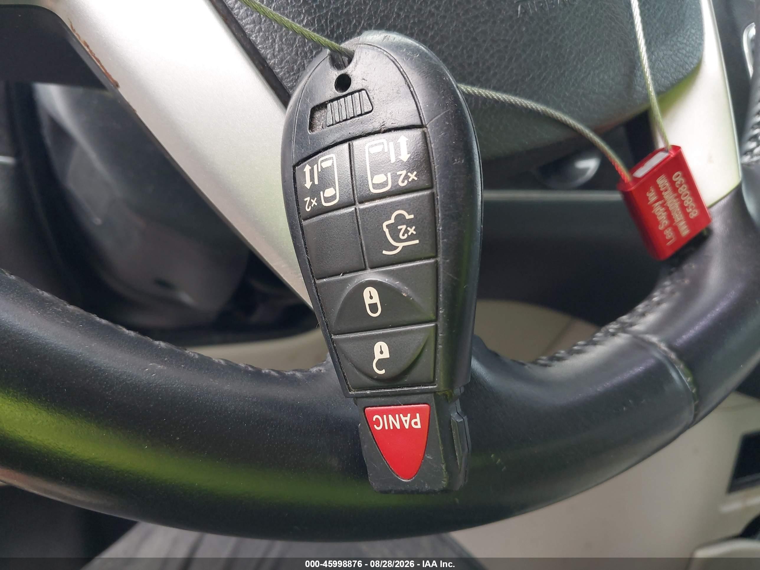 2014 Chrysler Town & Country Touring Red vin: 2C4RC1BG1ER198311