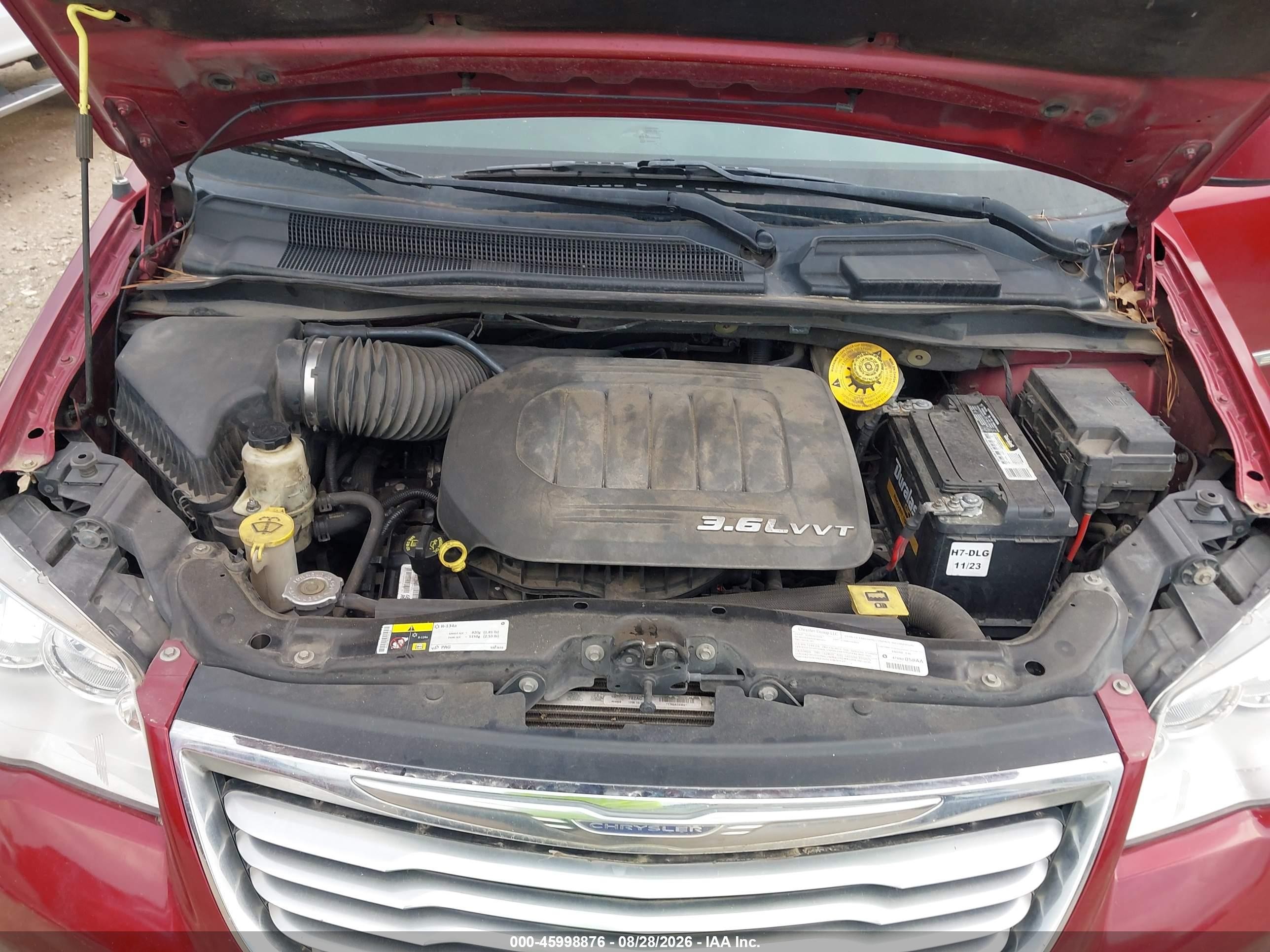 2014 Chrysler Town & Country Touring Red vin: 2C4RC1BG1ER198311