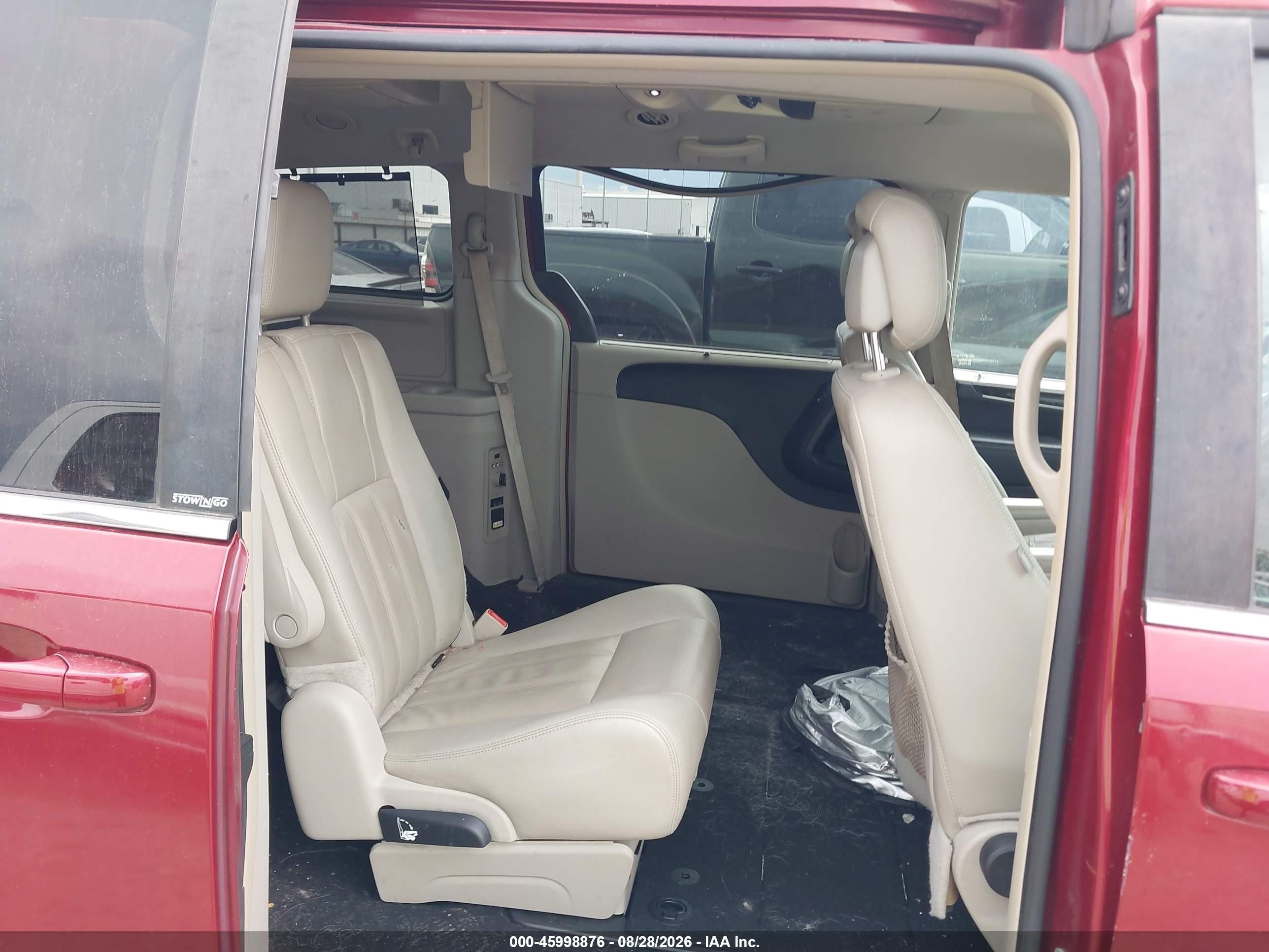 2014 Chrysler Town & Country Touring Red vin: 2C4RC1BG1ER198311