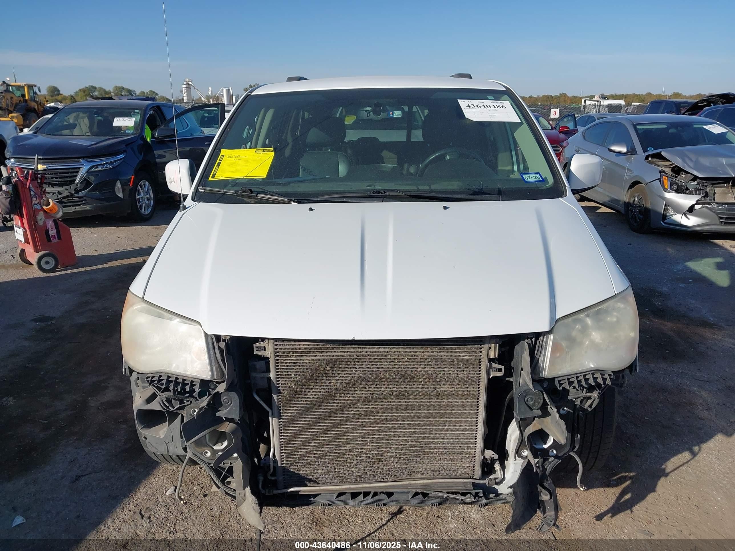 2014 Chrysler Town & Country Touring White vin: 2C4RC1BG1ER403321