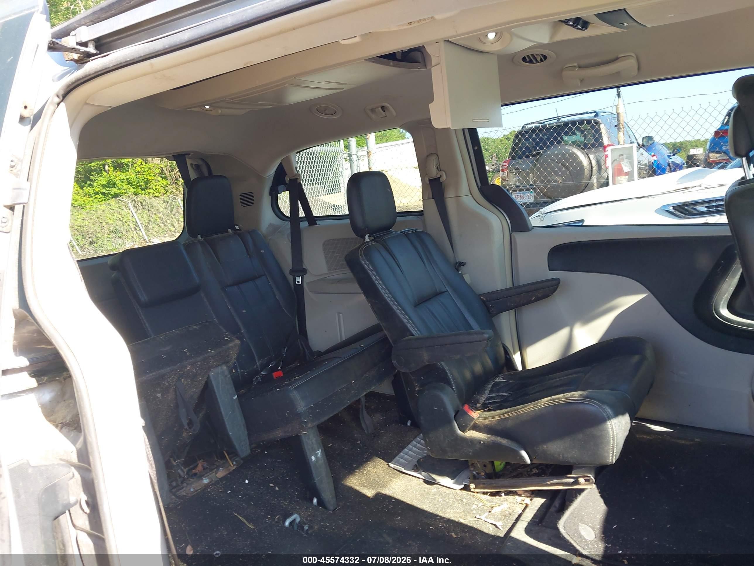 2014 Chrysler Town & Country Touring Silver vin: 2C4RC1BG1ER441793