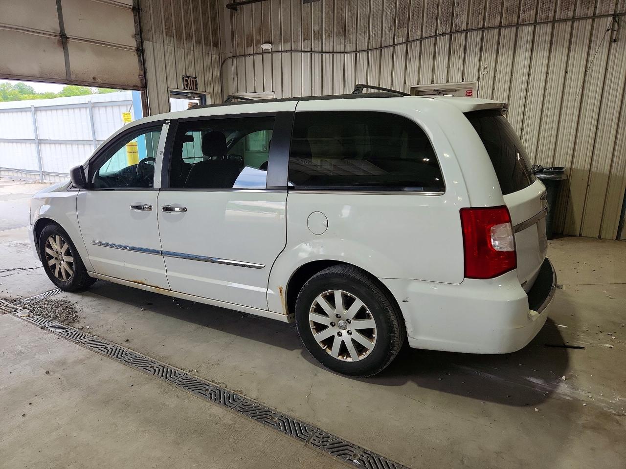 2014 Chrysler Town & Country Touring White vin: 2C4RC1BG1ER444290
