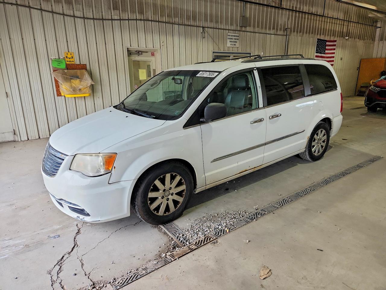 2014 Chrysler Town & Country Touring White vin: 2C4RC1BG1ER444290