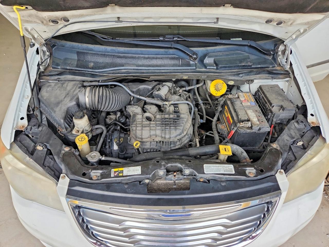 2014 Chrysler Town & Country Touring White vin: 2C4RC1BG1ER444290