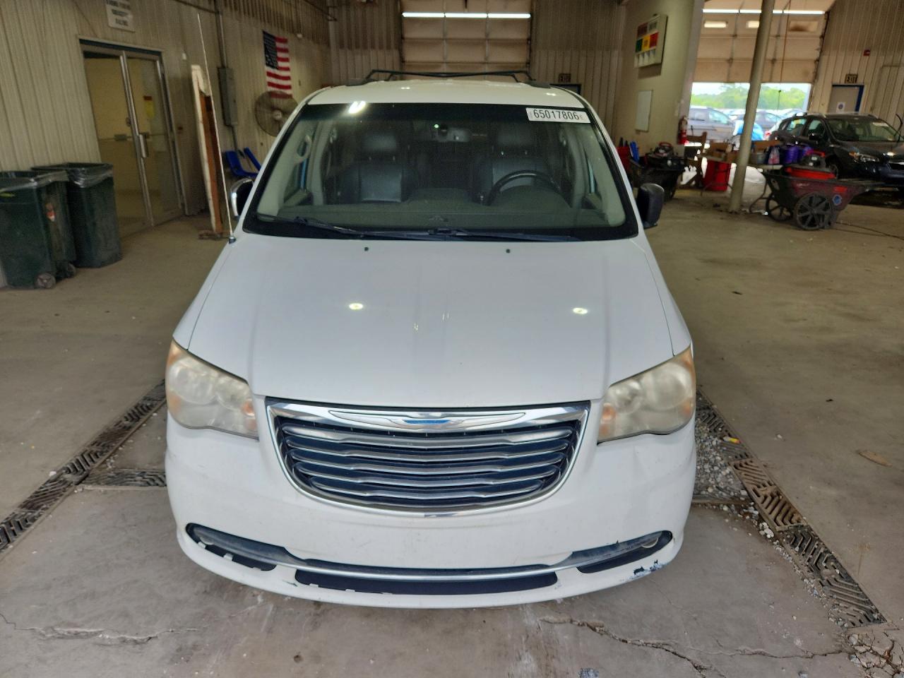2014 Chrysler Town & Country Touring White vin: 2C4RC1BG1ER444290