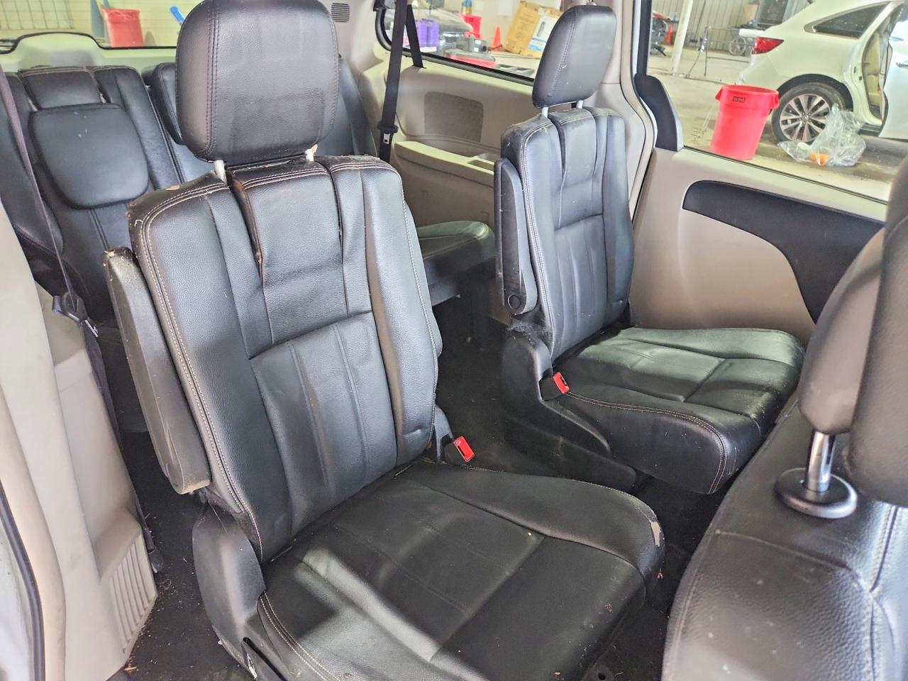 2014 Chrysler Town & Country Touring White vin: 2C4RC1BG1ER444290