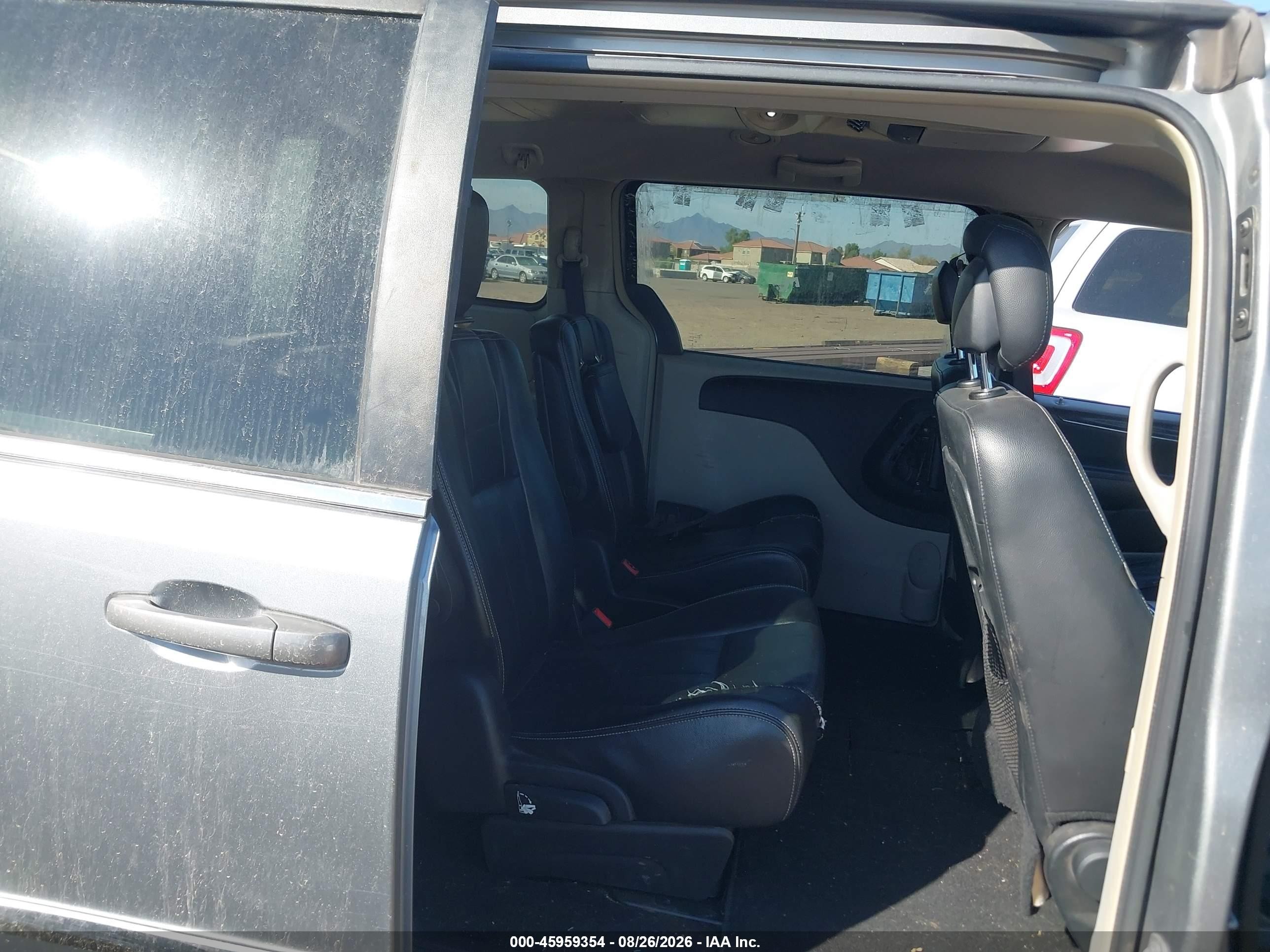 2014 Chrysler Town & Country Touring Silver vin: 2C4RC1BG1ER448324