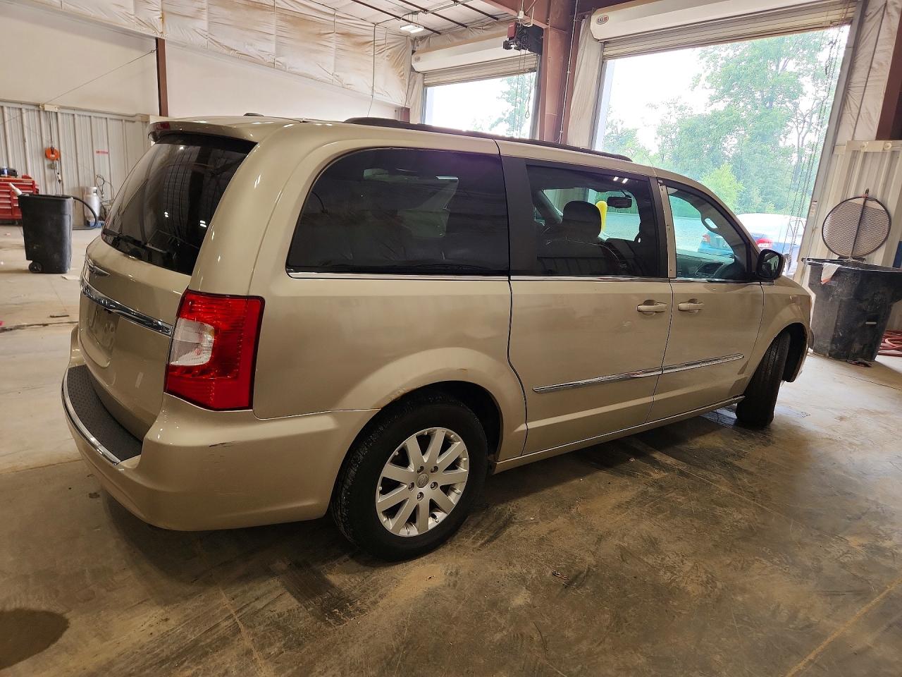 2015 Chrysler Town & Country Touring Beige vin: 2C4RC1BG1FR538073