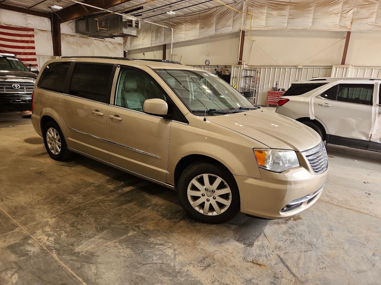 2015 Chrysler Town & Country Touring Beige vin: 2C4RC1BG1FR538073