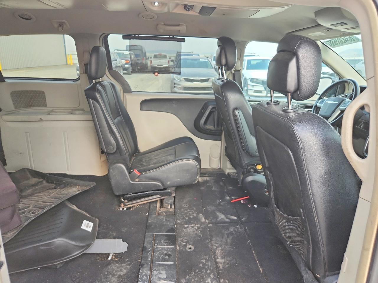 2015 Chrysler Town & Country Touring Серебряный vin: 2C4RC1BG1FR636634