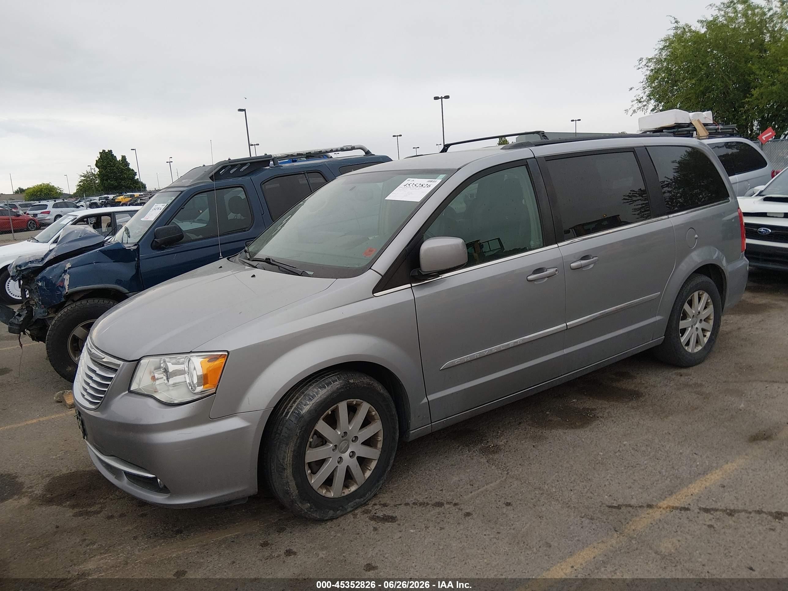 2015 Chrysler Town & Country Touring Silver vin: 2C4RC1BG1FR637766