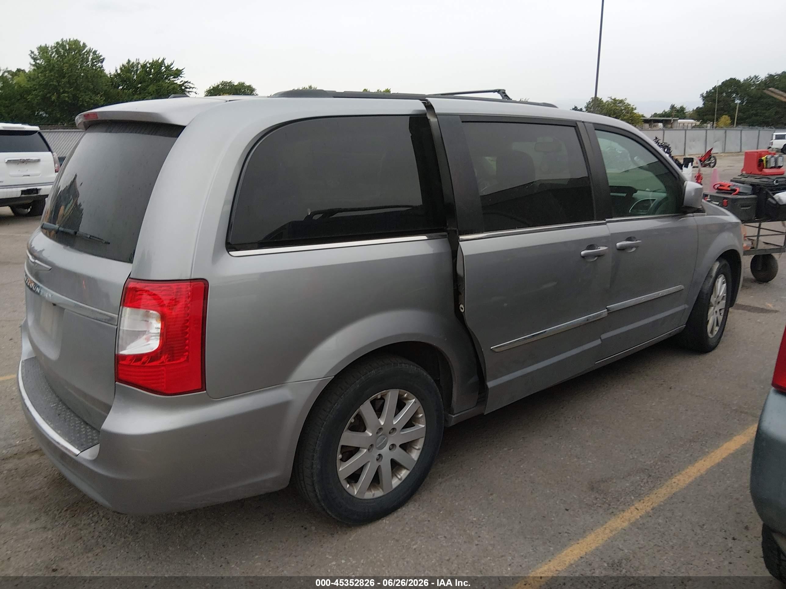 2015 Chrysler Town & Country Touring Silver vin: 2C4RC1BG1FR637766