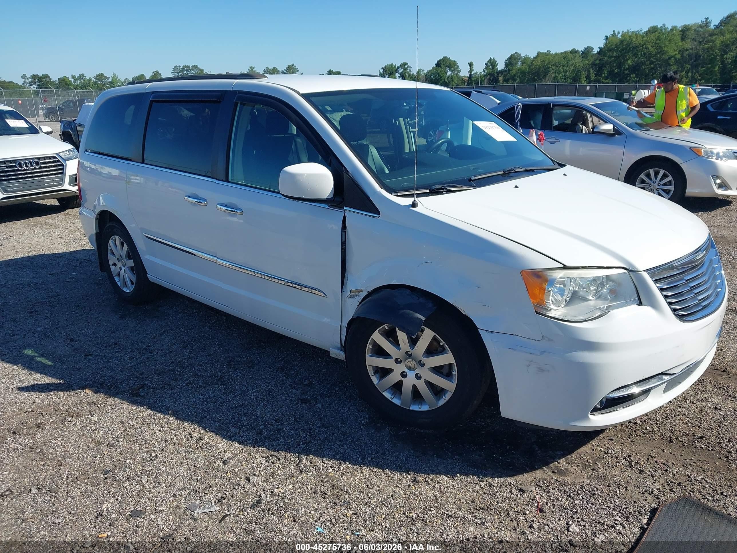 2015 Chrysler Town & Country Touring White vin: 2C4RC1BG1FR638206