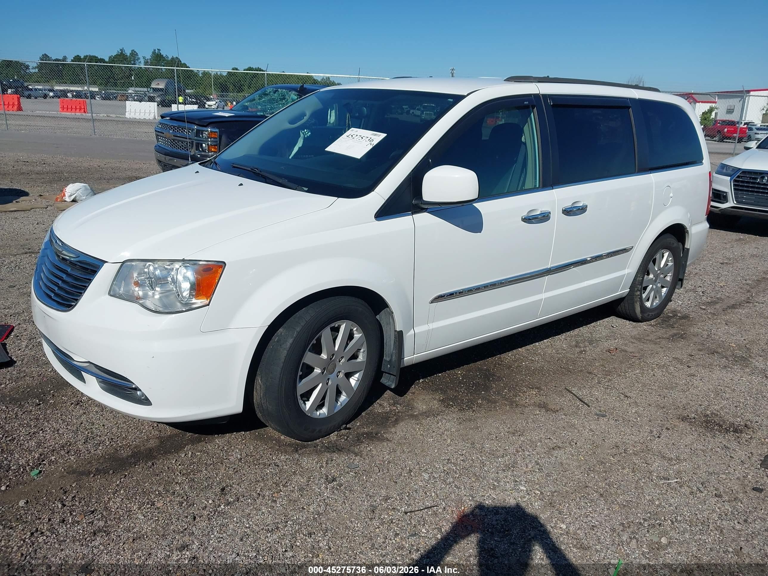 2015 Chrysler Town & Country Touring White vin: 2C4RC1BG1FR638206