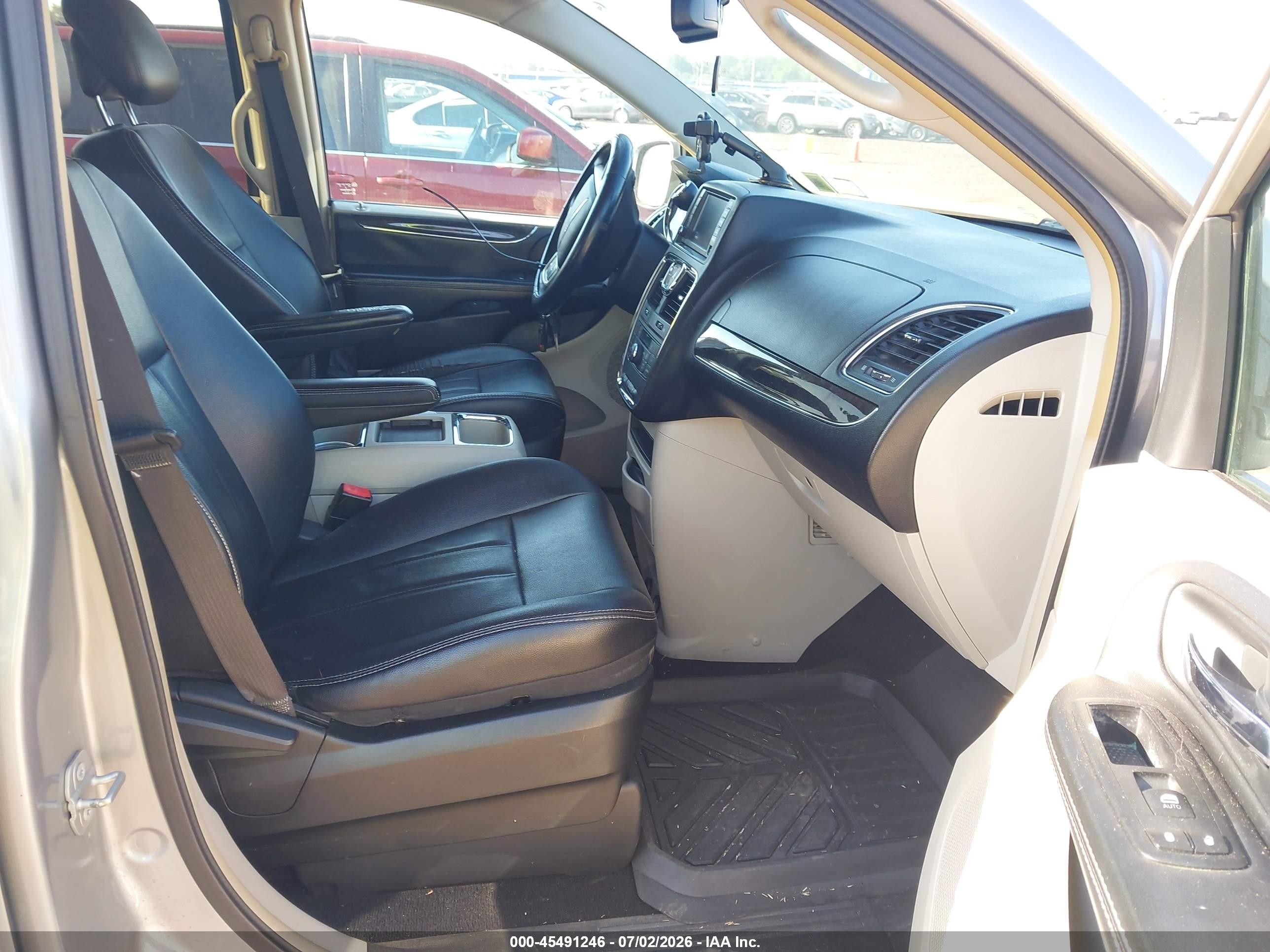 2015 Chrysler Town & Country Touring Silver vin: 2C4RC1BG1FR739987