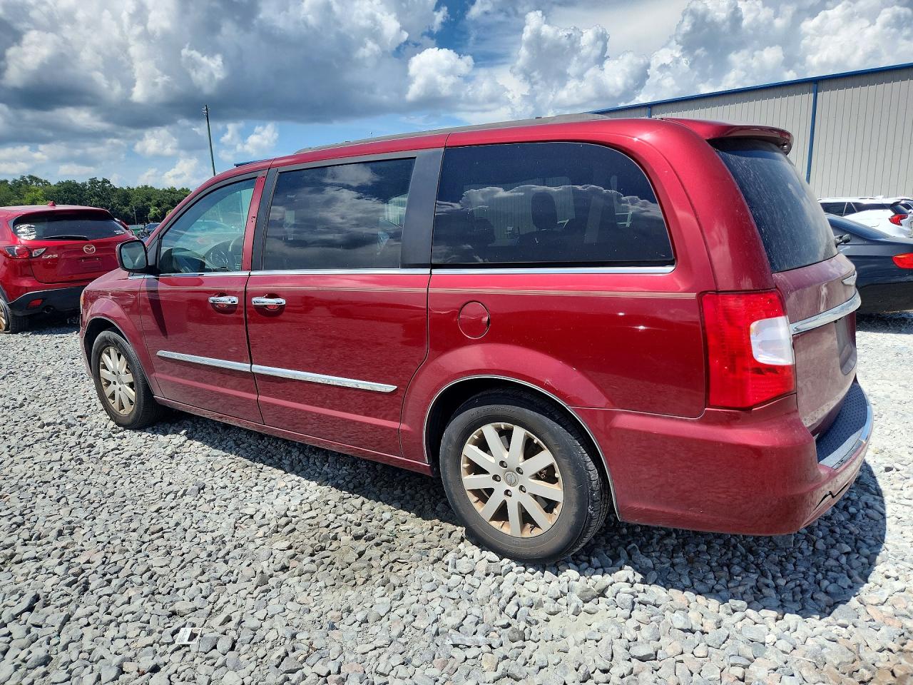 2015 Chrysler Town & Country Touring Red vin: 2C4RC1BG1FR752920