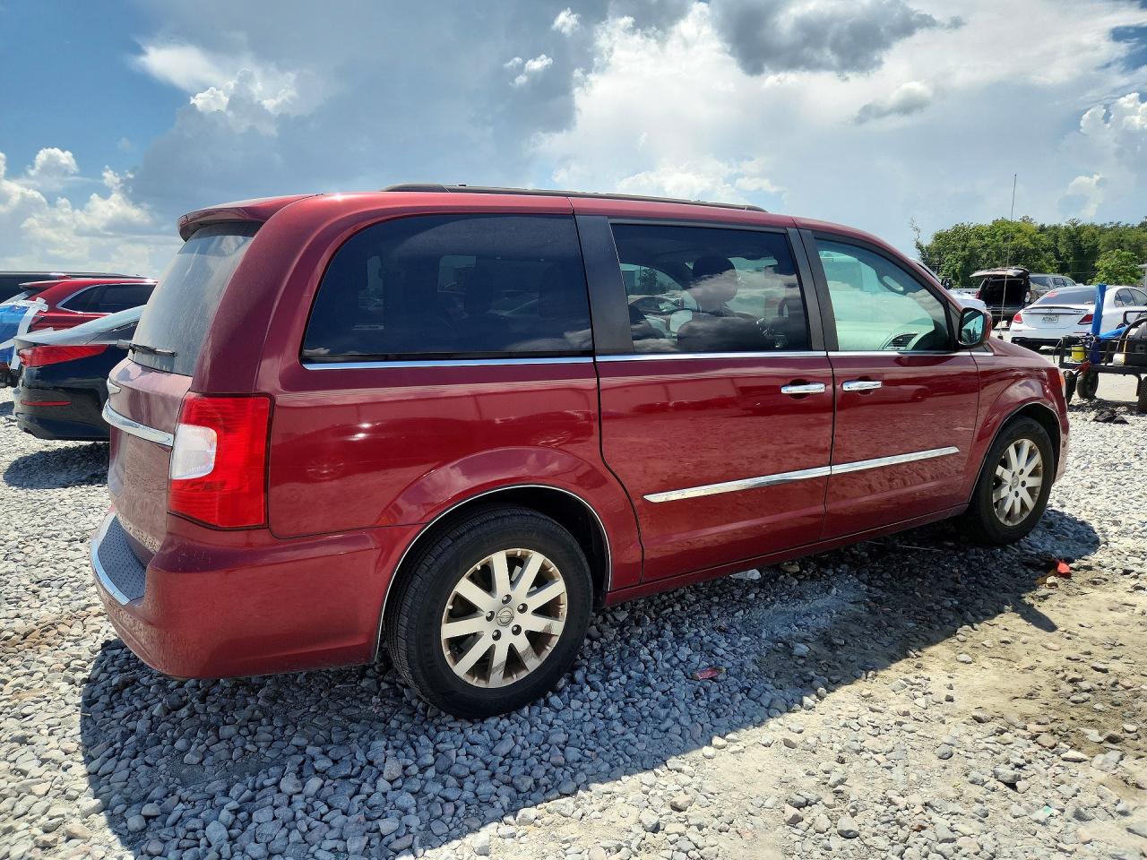 2015 Chrysler Town & Country Touring Red vin: 2C4RC1BG1FR752920