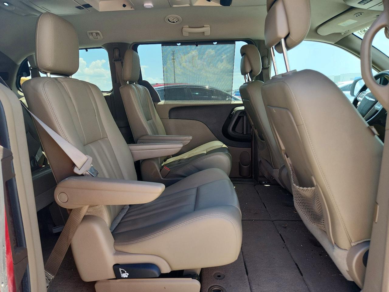 2015 Chrysler Town & Country Touring Red vin: 2C4RC1BG1FR752920