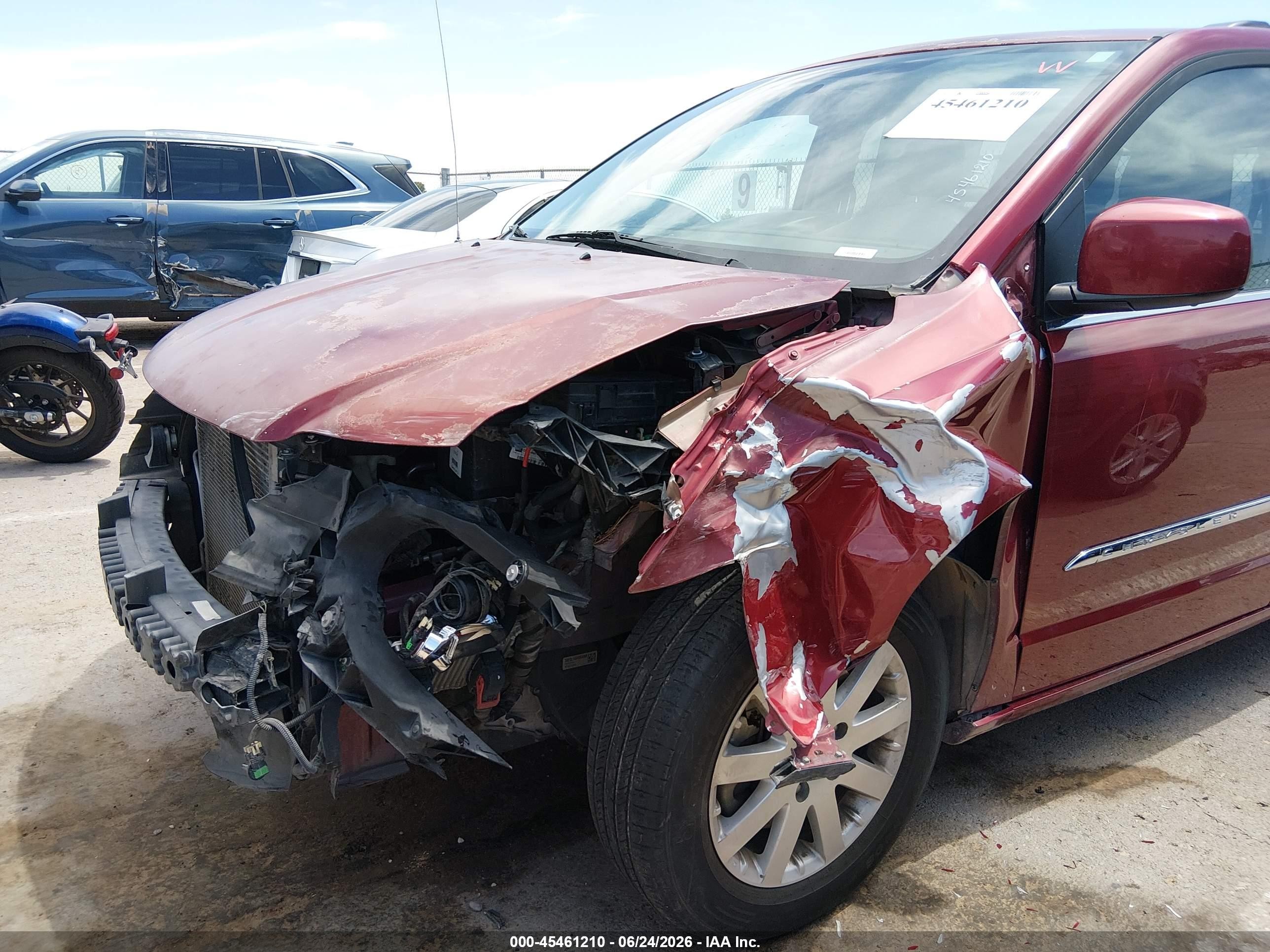 2015 Chrysler Town & Country Touring Maroon vin: 2C4RC1BG1FR753419
