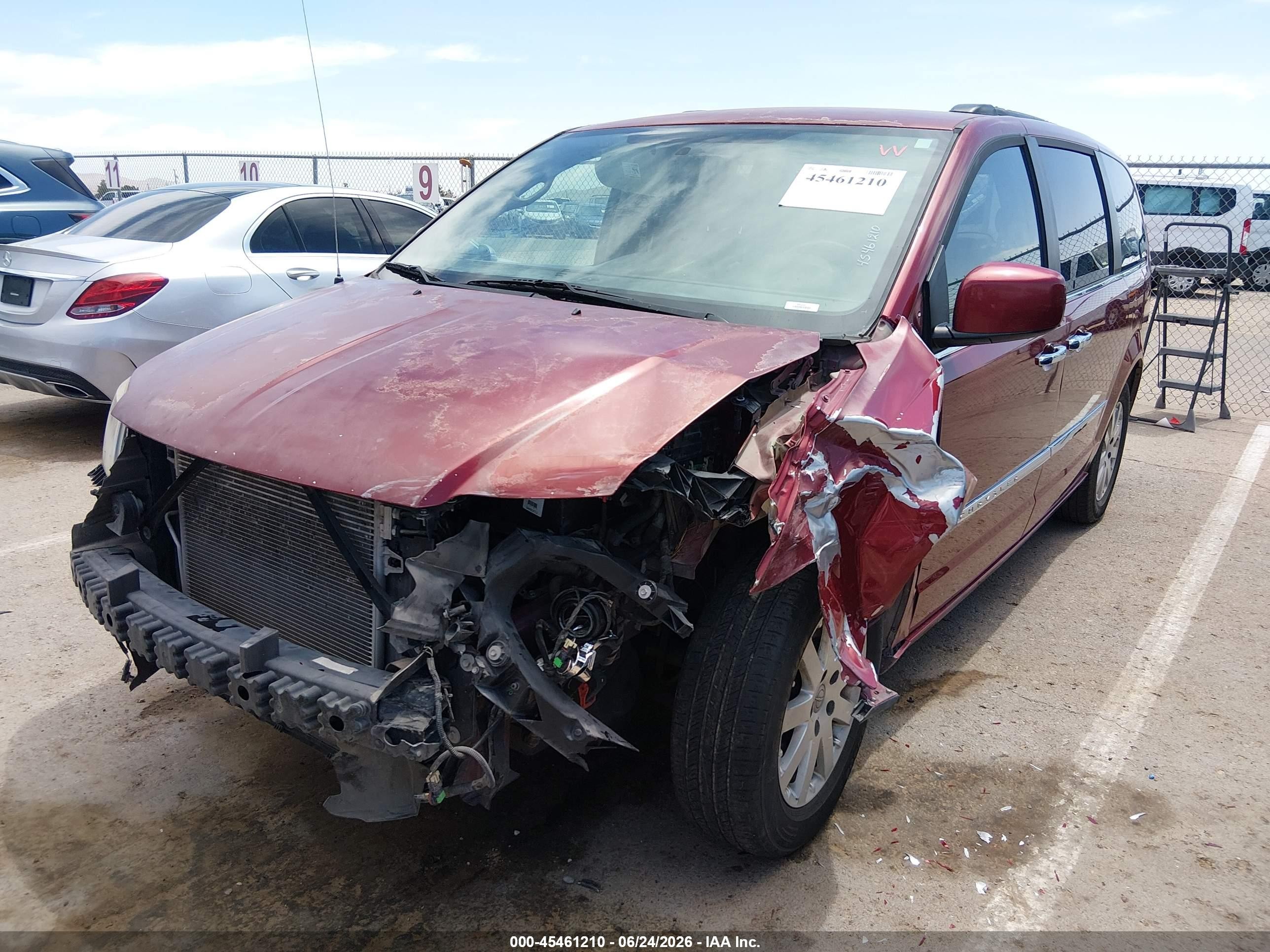 2015 Chrysler Town & Country Touring Maroon vin: 2C4RC1BG1FR753419