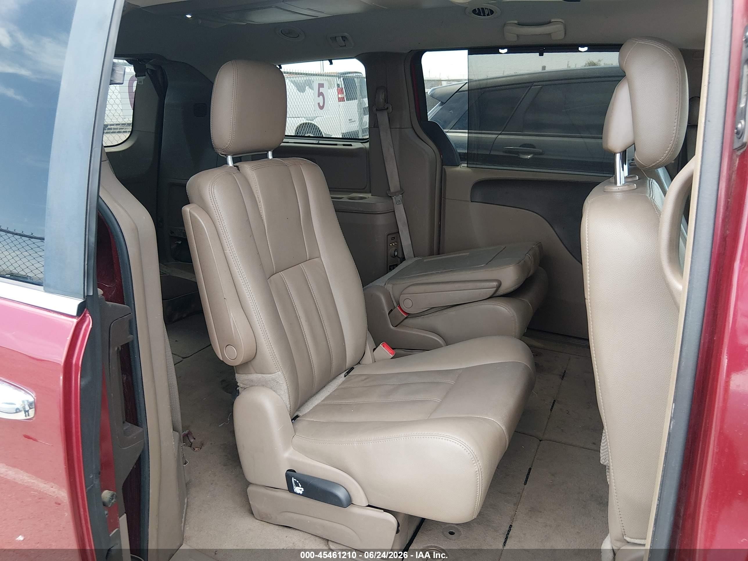 2015 Chrysler Town & Country Touring Maroon vin: 2C4RC1BG1FR753419