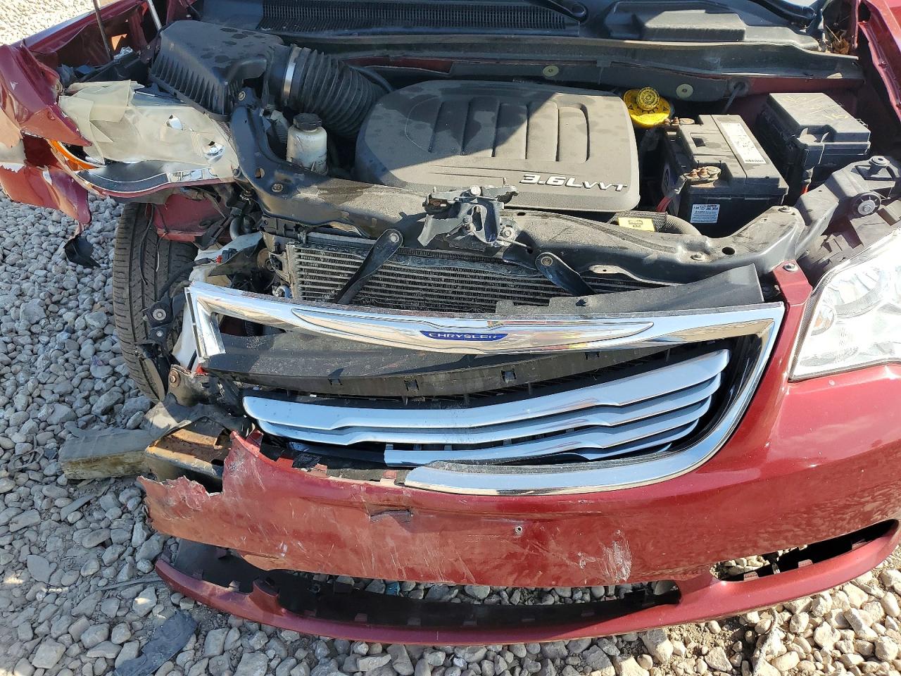 2016 Chrysler Town & Country Touring Red vin: 2C4RC1BG1GR294846
