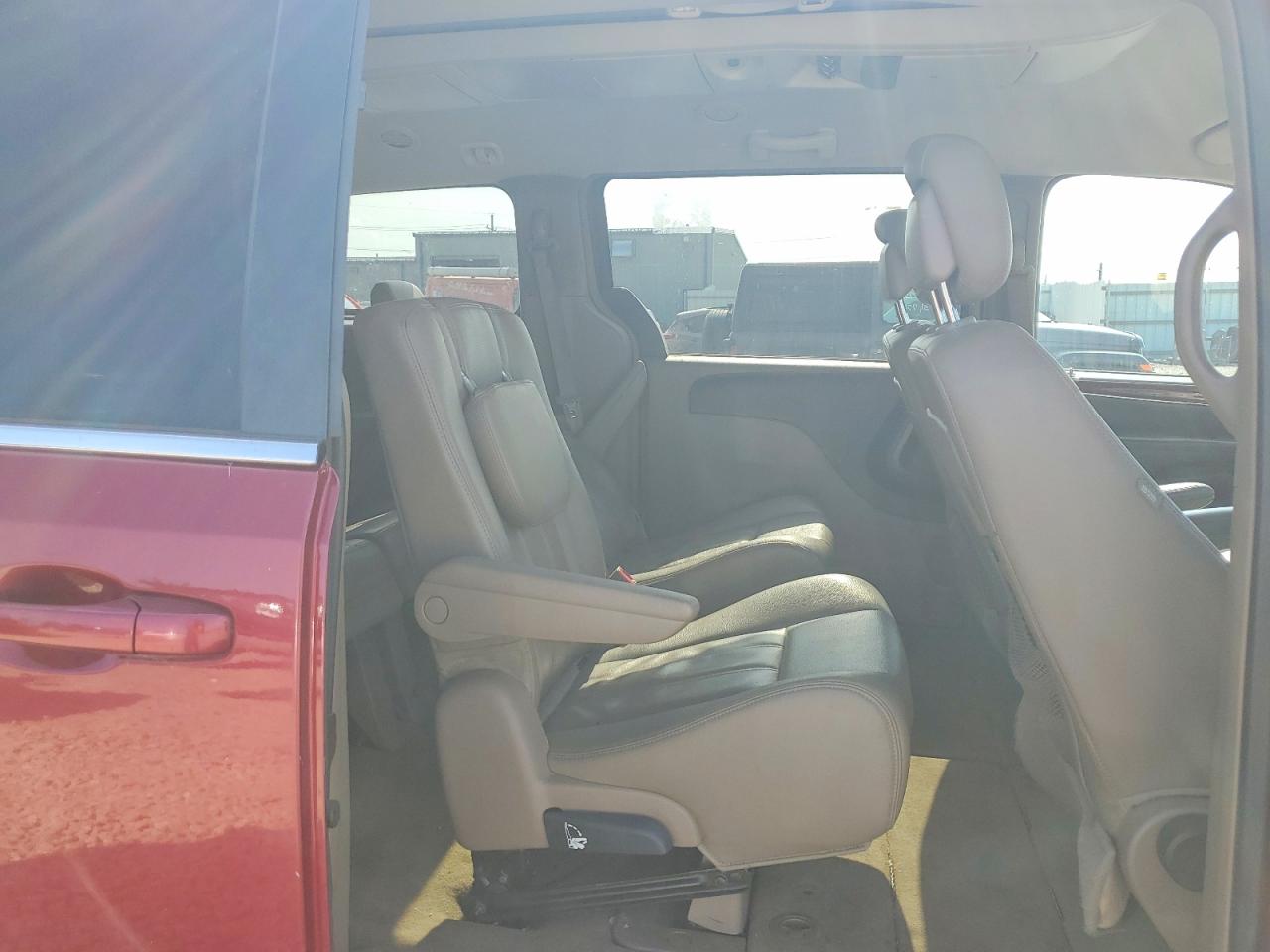2016 Chrysler Town & Country Touring Red vin: 2C4RC1BG1GR294846