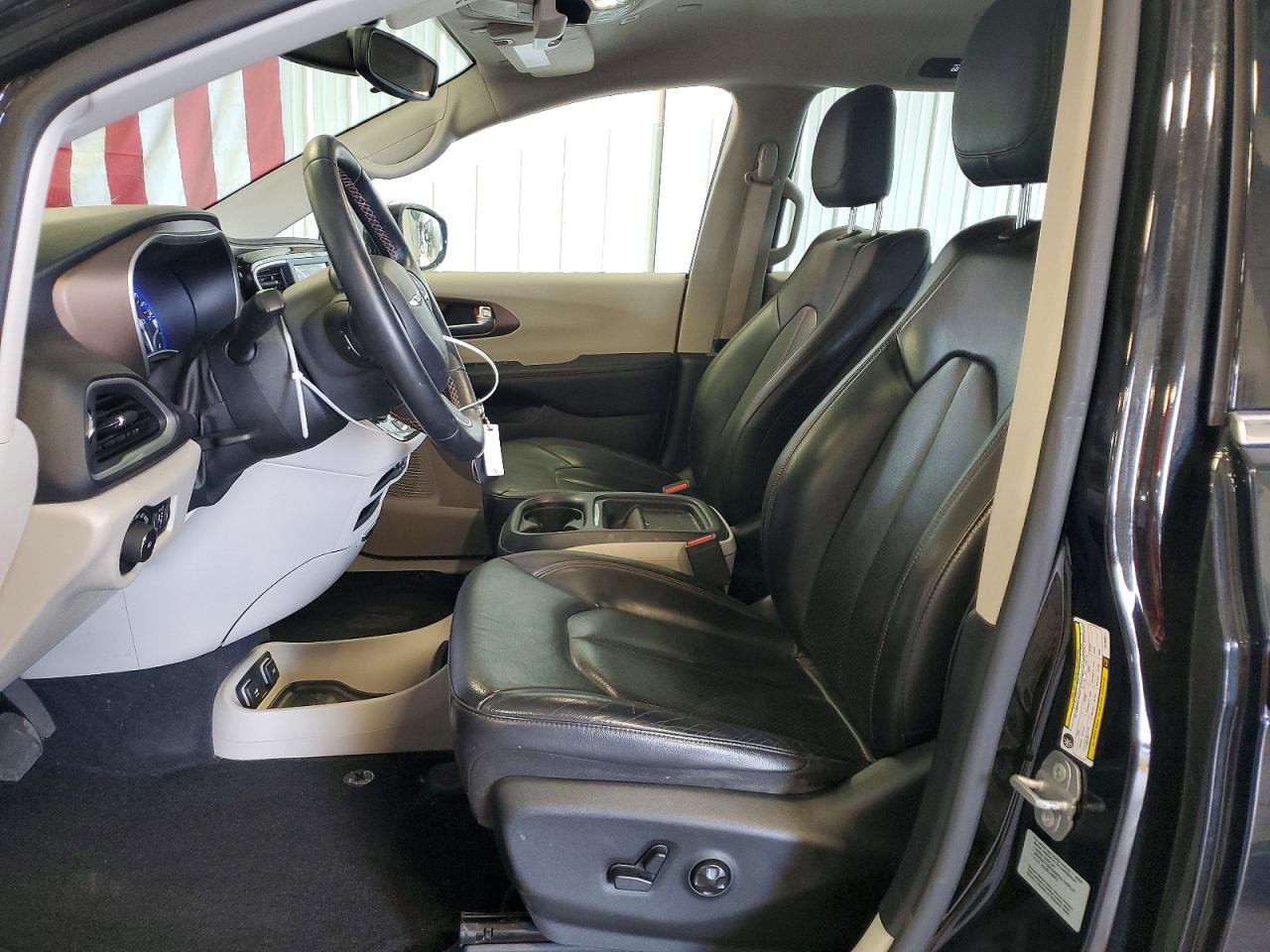 2018 Chrysler Pacifica Touring L Black vin: 2C4RC1BG1JR103871