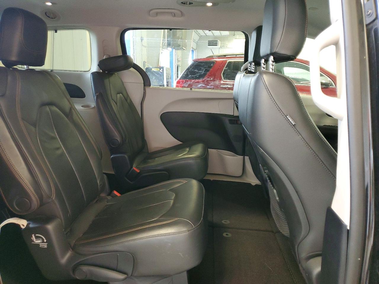 2018 Chrysler Pacifica Touring L Black vin: 2C4RC1BG1JR103871