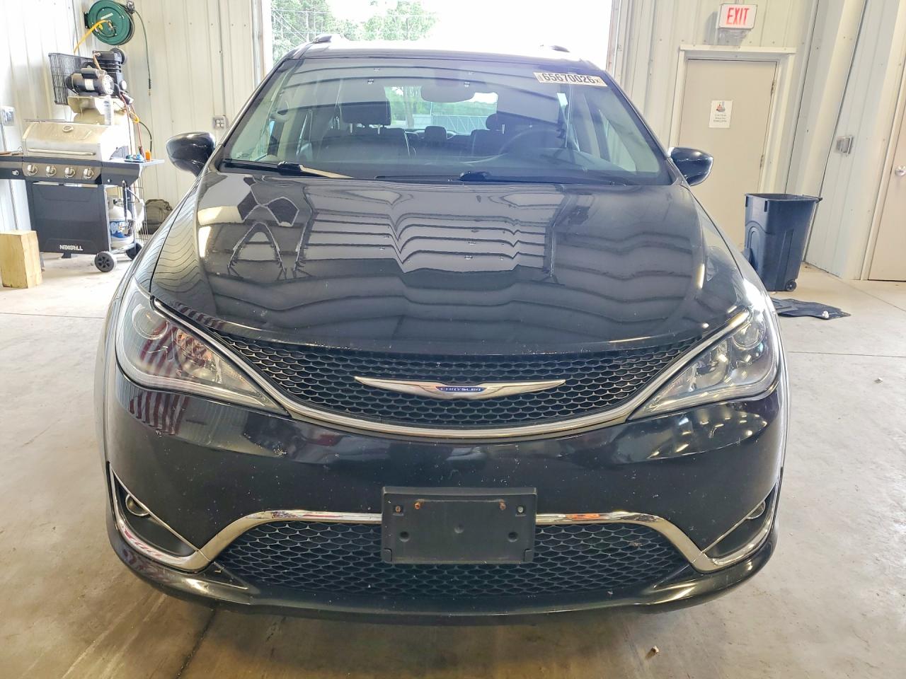 2018 Chrysler Pacifica Touring L Black vin: 2C4RC1BG1JR103871