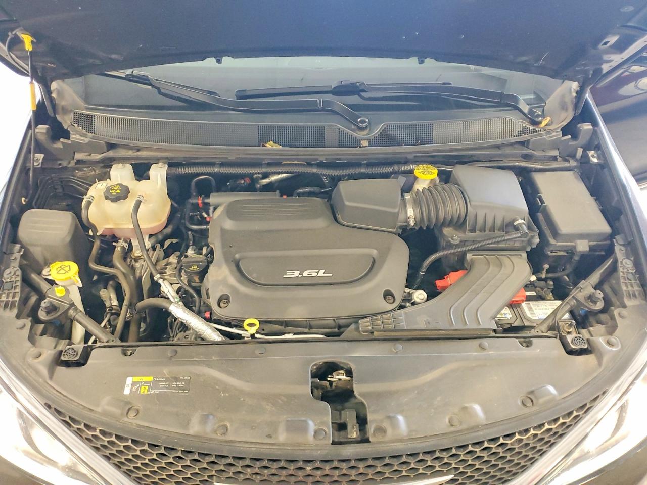2018 Chrysler Pacifica Touring L Black vin: 2C4RC1BG1JR103871