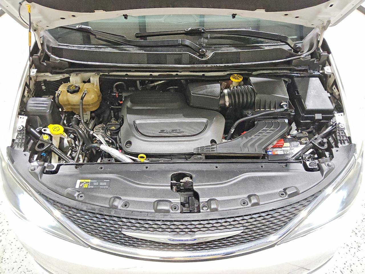 2019 Chrysler Pacifica Touring L Белый vin: 2C4RC1BG1KR624980