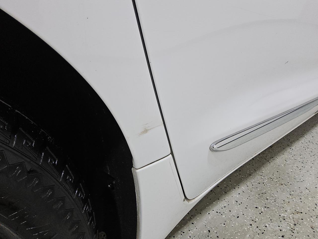 2019 Chrysler Pacifica Touring L Белый vin: 2C4RC1BG1KR624980 Damage: Right Qtr Panel, Scraped, 2 To 3 Inches