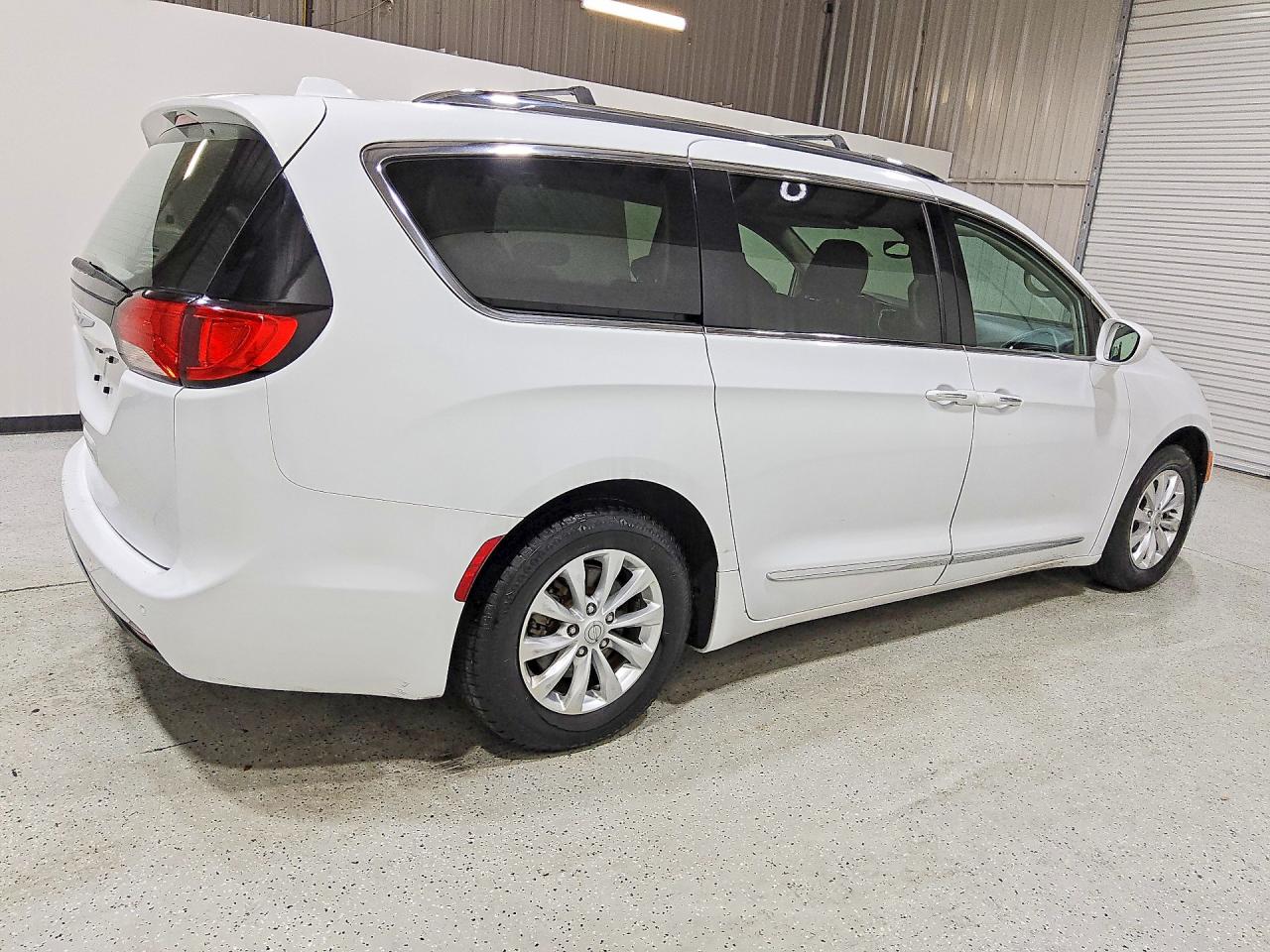 2019 Chrysler Pacifica Touring L Белый vin: 2C4RC1BG1KR624980