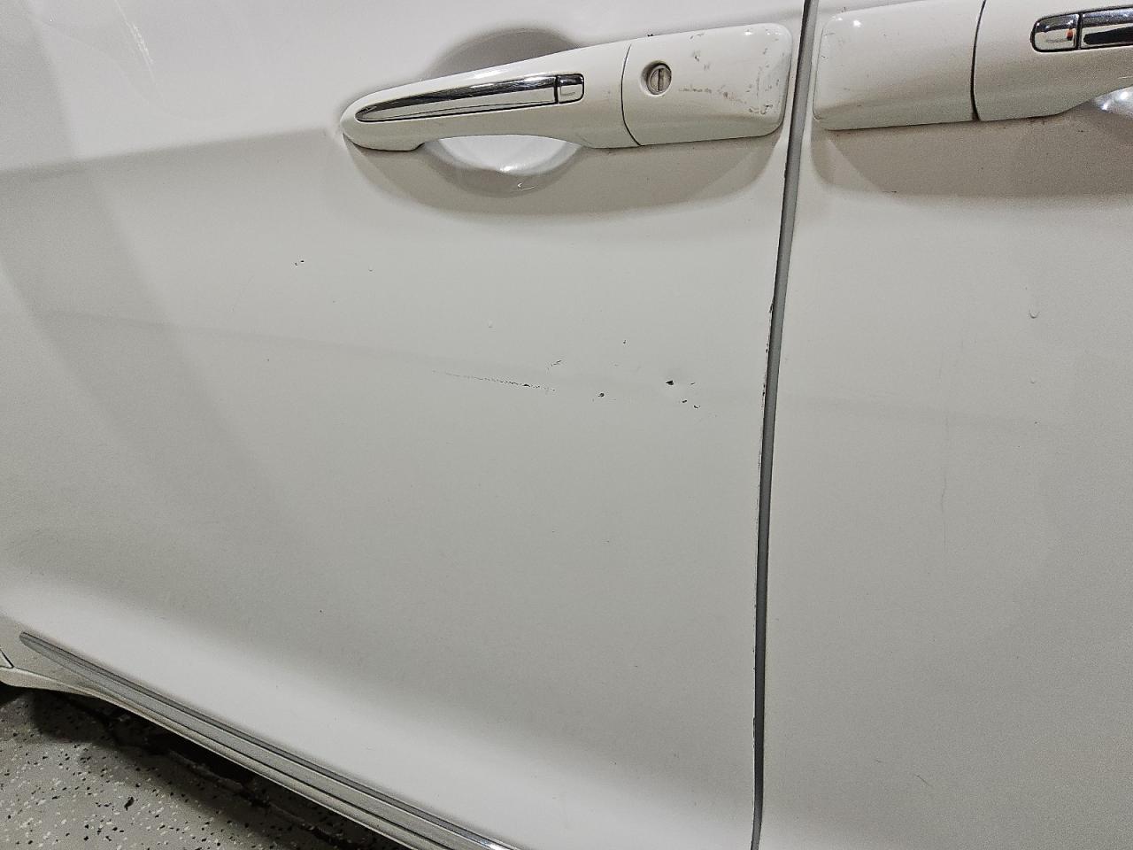 2019 Chrysler Pacifica Touring L Белый vin: 2C4RC1BG1KR624980 Damage: Left Front Door, Multiple Dents/Paint Damage, 4