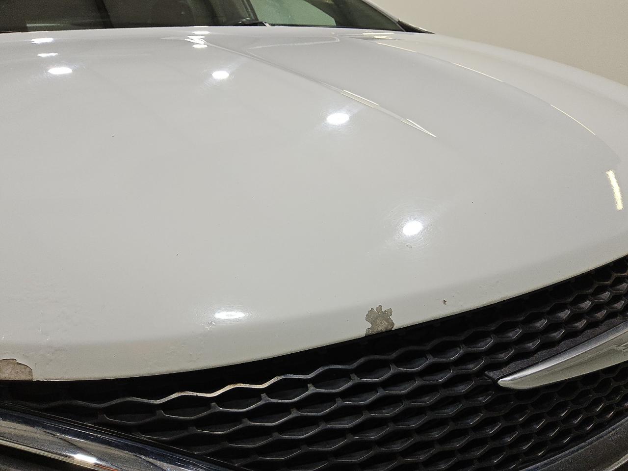 2019 Chrysler Pacifica Touring L Белый vin: 2C4RC1BG1KR624980 Damage: Hood, Rust, > 12 Inches
